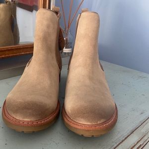 Soft Chelsea boots, never worn, size 11